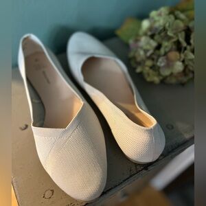Time and Tru Knit Beige Ballet Flats Slip-On Shoes - Size 10 🤍